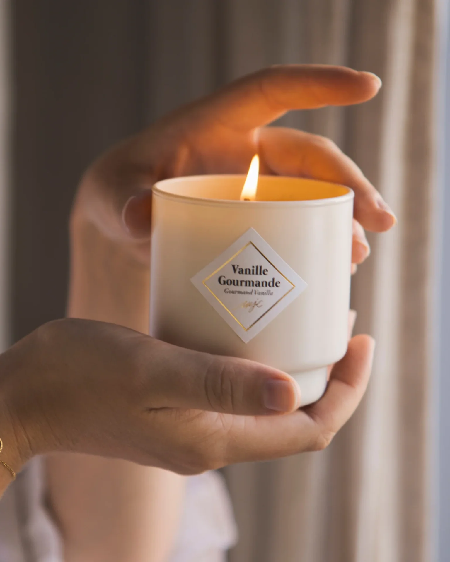 Vela perfumada con joya Vainilla Gourmet – My Jolie Candle - Imagen 3