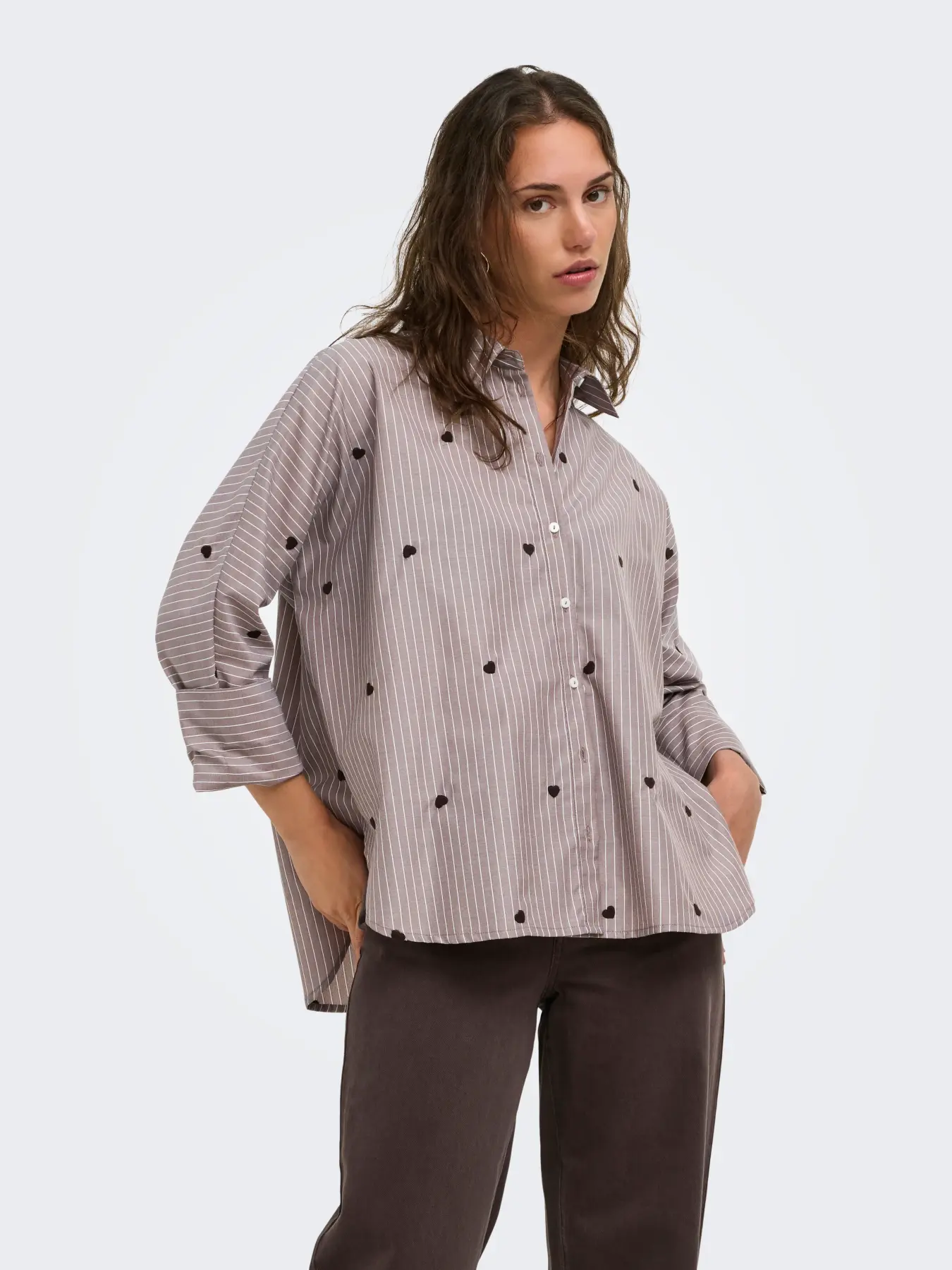 Camisa bordada ONLY ONLNEW LINA GRACE en marrón - Imagen 4
